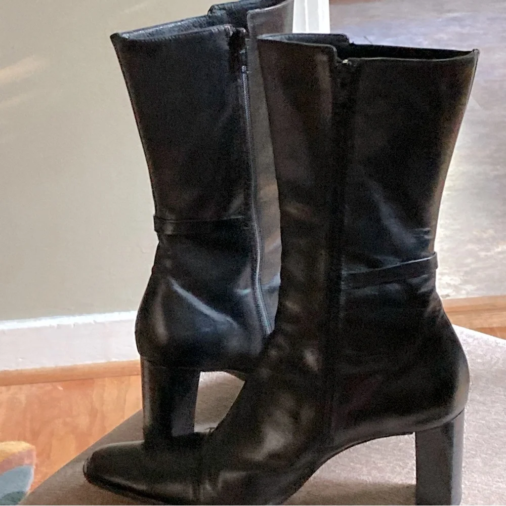 Joan & David Black Leather Boots - Picture 1 of 7